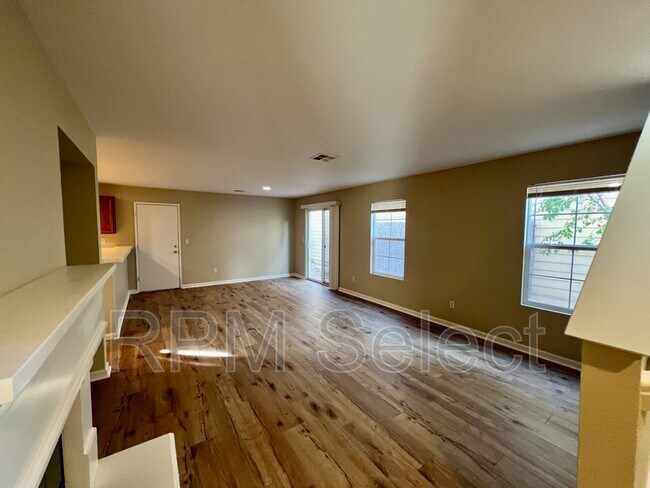 Building Photo - 3013 Puffin Cir