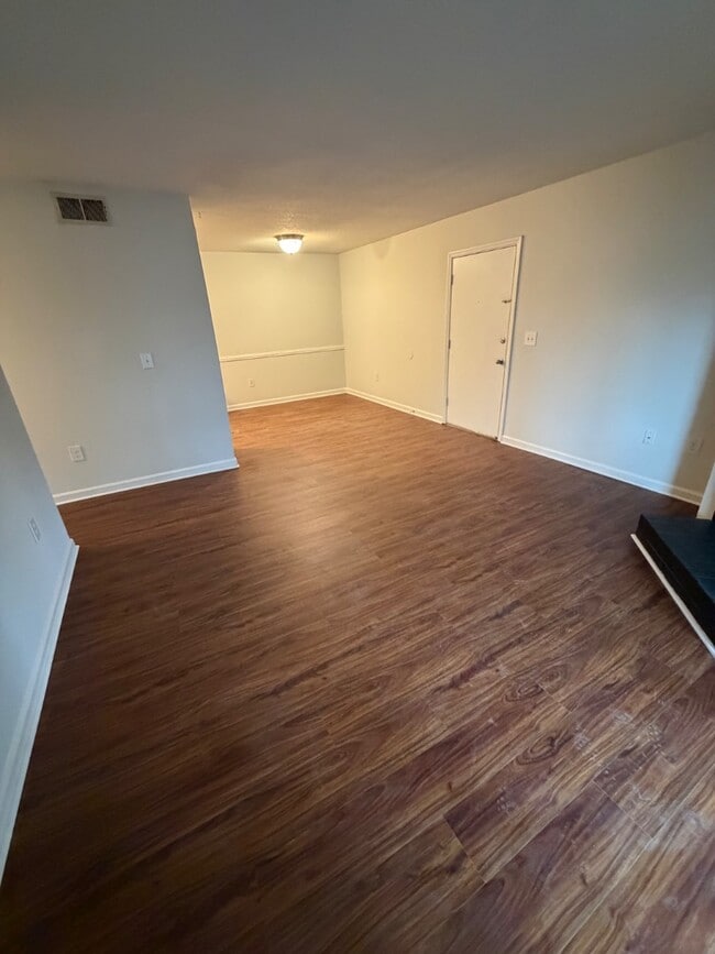 Foto del edificio - 1402 Camp Rd