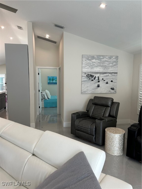 Foto del edificio - 1595 Whispering Oaks Cir