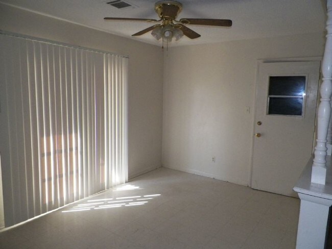 Building Photo - Great East Lawton 4 bedroom home