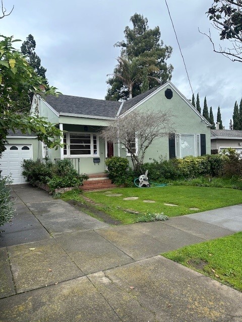 Walk to Burlingame Ave - 100 Burlingame Ave