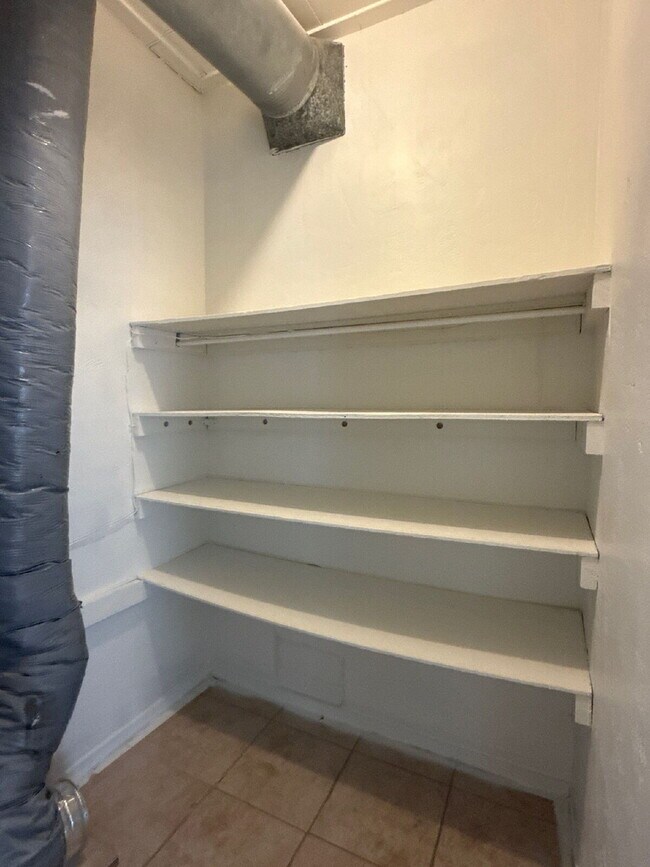 Foto del edificio - Great 1 bd apartment with private yard! Ridgecrest! Move in special!