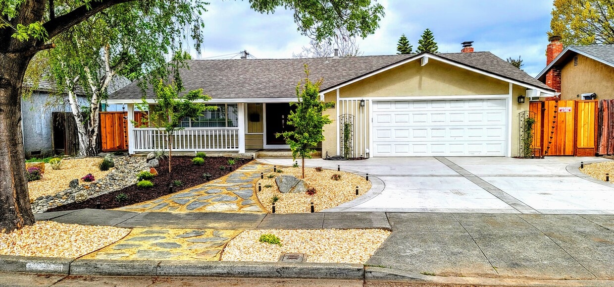 Primary Photo - 40825 Robin St