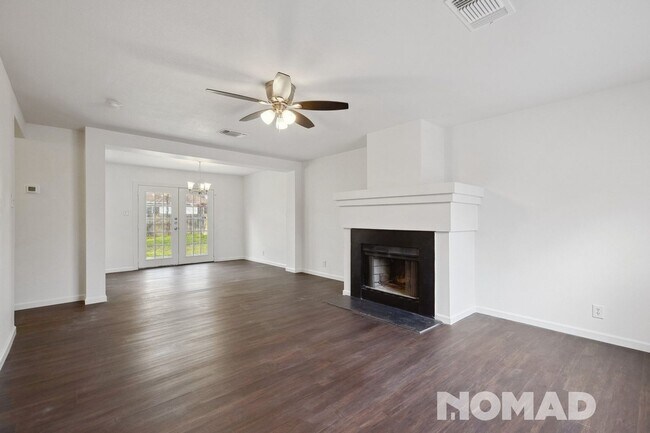 Building Photo - Just Remodeled!  3BR House in NORTH WEST S...