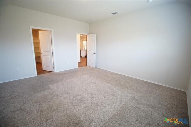 Foto del edificio - 2954 Brogan Creek