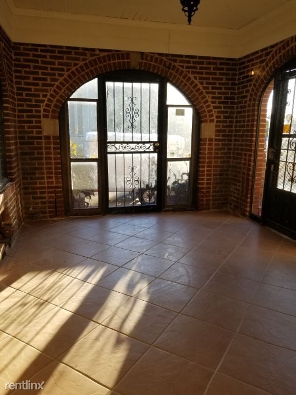 Building Photo - 2 br, 1.5 bath House - 931 NE 21st Street