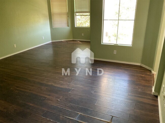 Building Photo - 10397 W Foothill Dr
