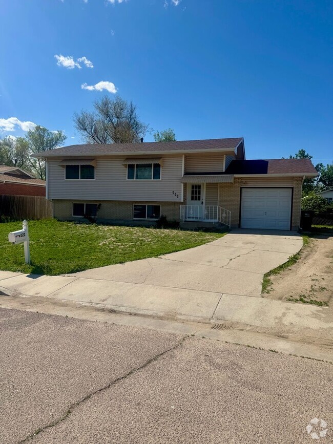 Building Photo - 222 Dairy Ln