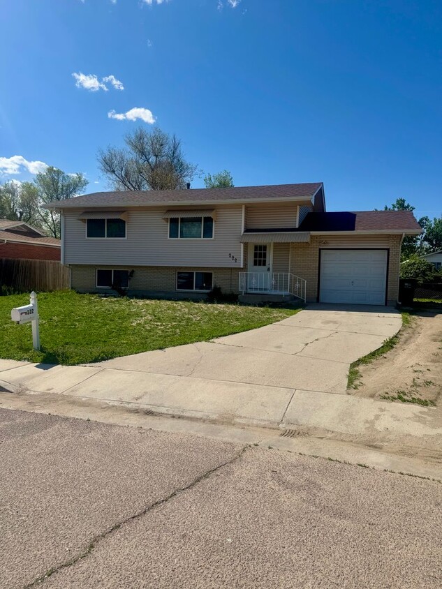 Primary Photo - 4 Bedroom Split-Level in Widefield