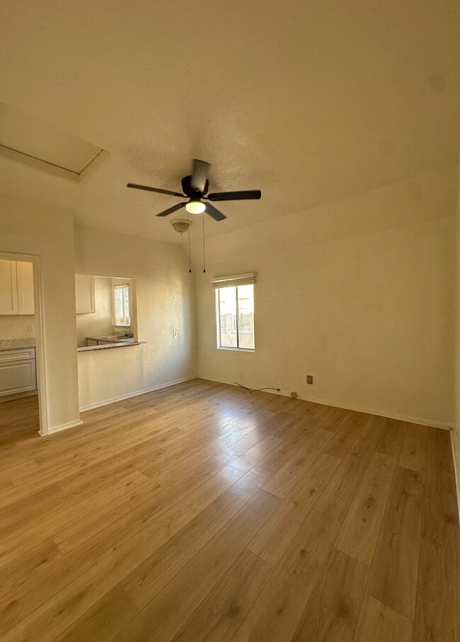 Building Photo - 1125 W 85th St