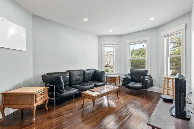 Foto del edificio - 389 Centre St