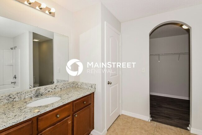 Building Photo - 3 Bedroom Pet-Friendly Home in Tavares, FL with Main Street Renewal