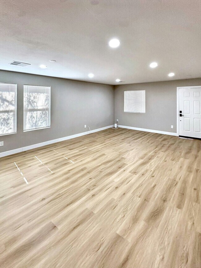 Building Photo - 5660 E Forge Cir