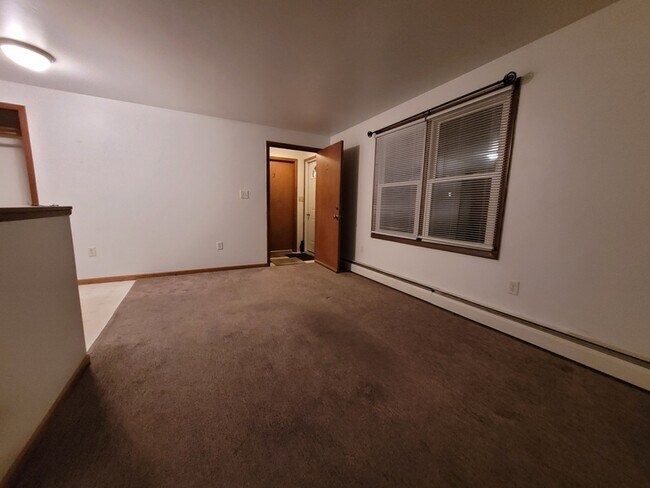 Building Photo - 829 Voelker St