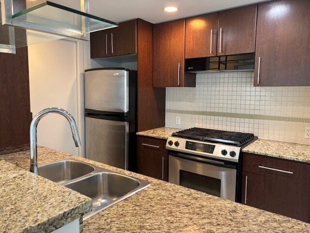 Building Photo - 501-583 Beach Crescent