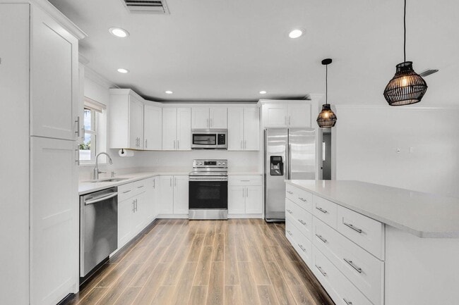 Photo - 204 W Whitney Drive House