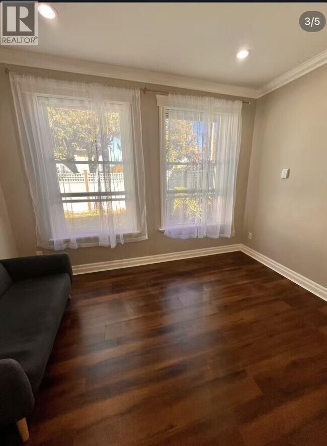 Photo du bâtiment - 3271 Francis Rd