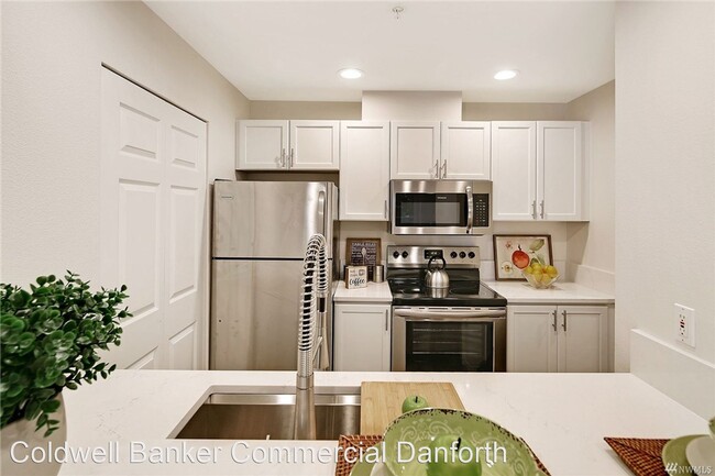 Building Photo - 1 br, 1 bath House - 12903 SE 38th St, #202