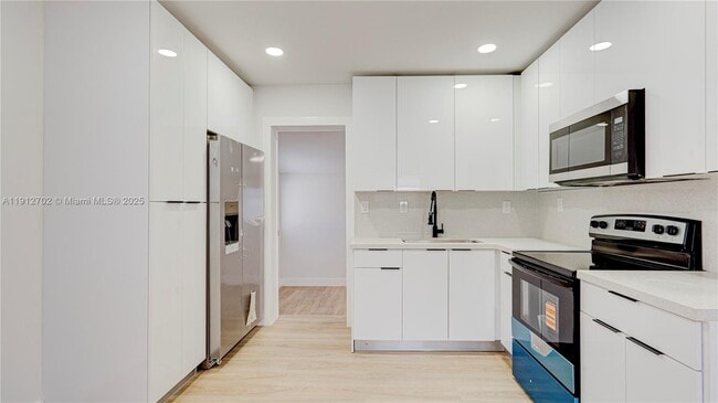 Foto del edificio - 3331 NW 8th Pl