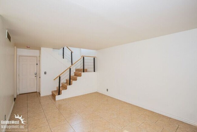 Foto del edificio - Modern 2Bdm 1.5Ba Townhome in Central Las ...