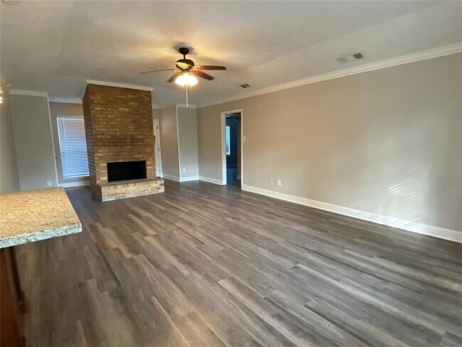 Building Photo - 15122 Silverman St