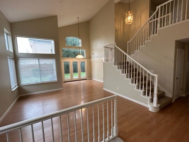 Building Photo - Union City 5 BD + Loft/ 3.5 BA Detached Ho...