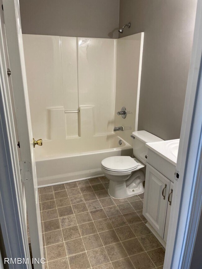 Foto del edificio - 2 br, 2 bath House - 302 Charles Street