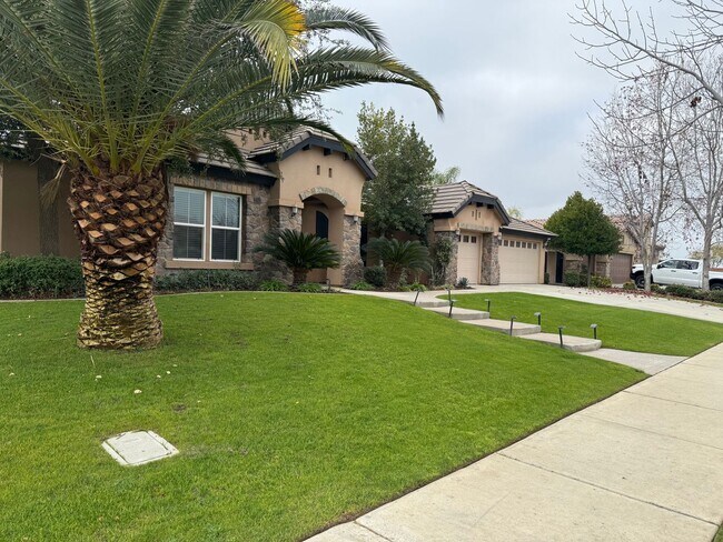 Foto del edificio - Stunning 4 bedroom + office in Seven Oaks!