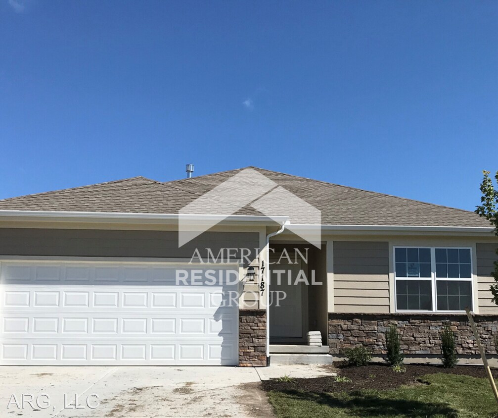 3 br, 2 bath House 17187 Kill Creek Road House Rental in Gardner