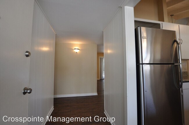 Building Photo - 3 br, 2 bath House - 415 E. Amherst