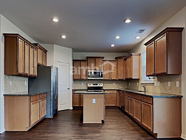 Building Photo - 656 Silver Moss Dr