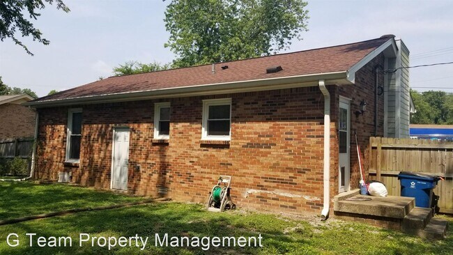 Building Photo - 3 br, 1.5 bath House - 4900 Saundersville Rd.