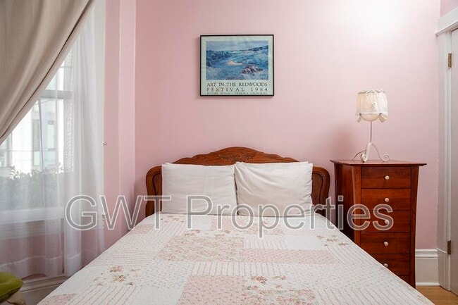 Building Photo - 319 Ivy St