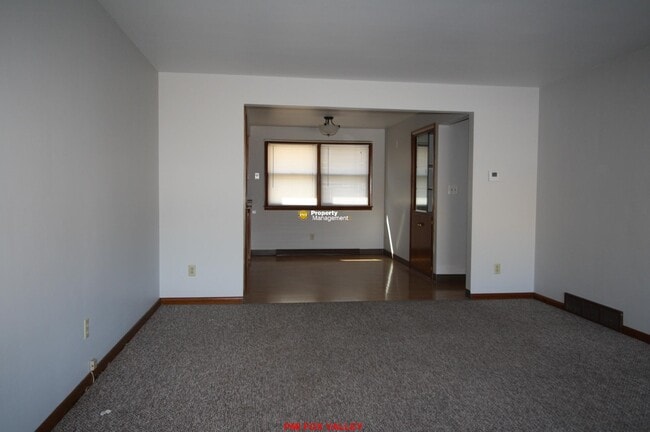 Building Photo - 1447 Division St
