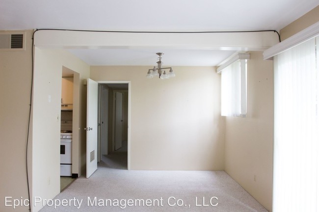 Building Photo - 1182 Foothill Dr