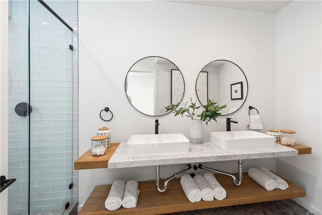 Foto del edificio - 1176 Nelrose Ave