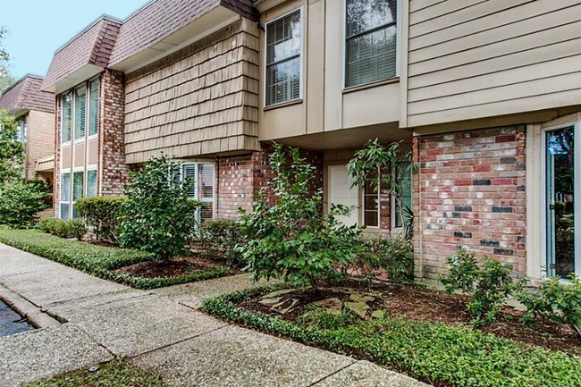 Foto del edificio - 8932 Chatsworth Dr
