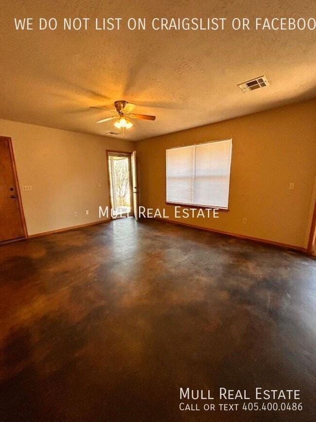 Building Photo - 2828 SE 89th Terrace