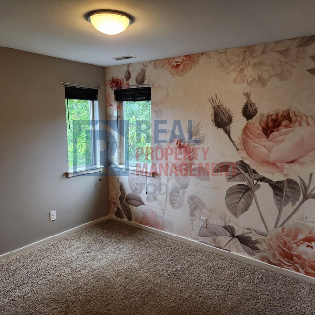 Foto del edificio - Modern 3-Bedroom Gem with Stylish Upgrades...