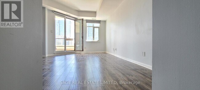 Photo du bâtiment - 550 Front St W