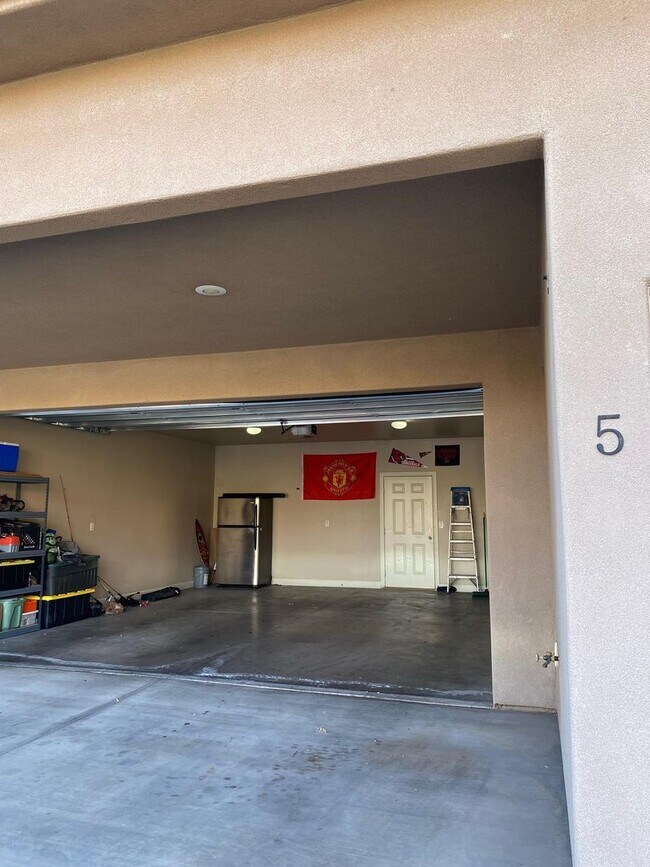 Foto del edificio - REDUCED PRICE!! INTERNET INCLUDED!! 3 Bedr...