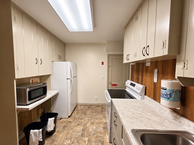 Foto del edificio - 629 Granby Rd