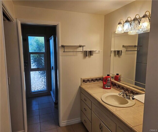 Foto del edificio - 402 E Cypress Ave