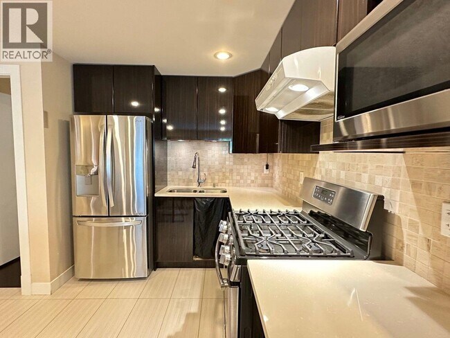 Photo du bâtiment - 469 W 20th Ave