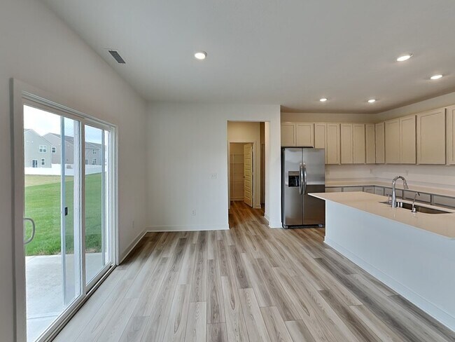 Foto del edificio - 7308 Darley Ln