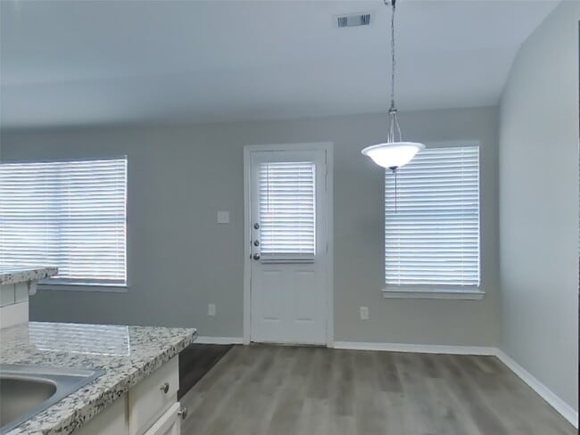 Foto del edificio - 2002 Briar Grove Dr