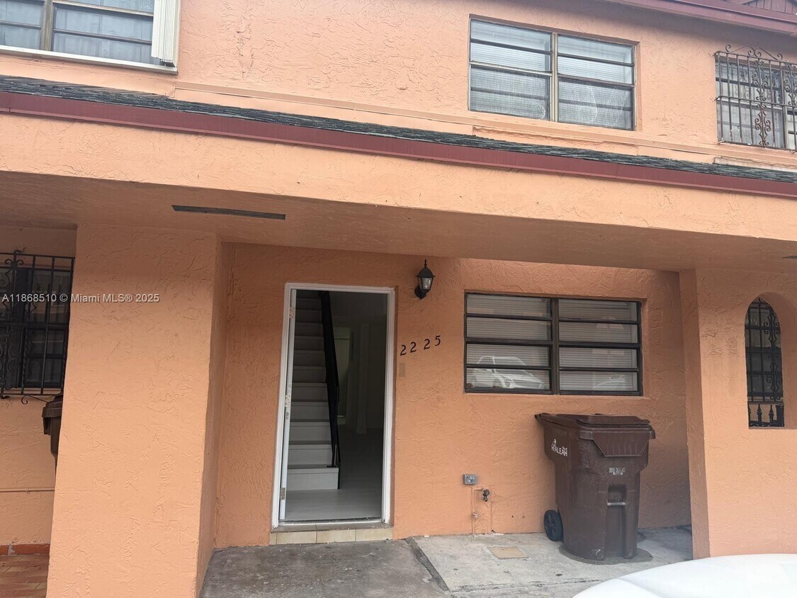 Foto principal - 2225 W 53rd Pl