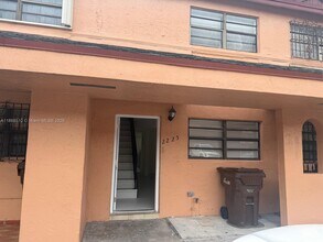 Building Photo - 2225 W 53rd Pl