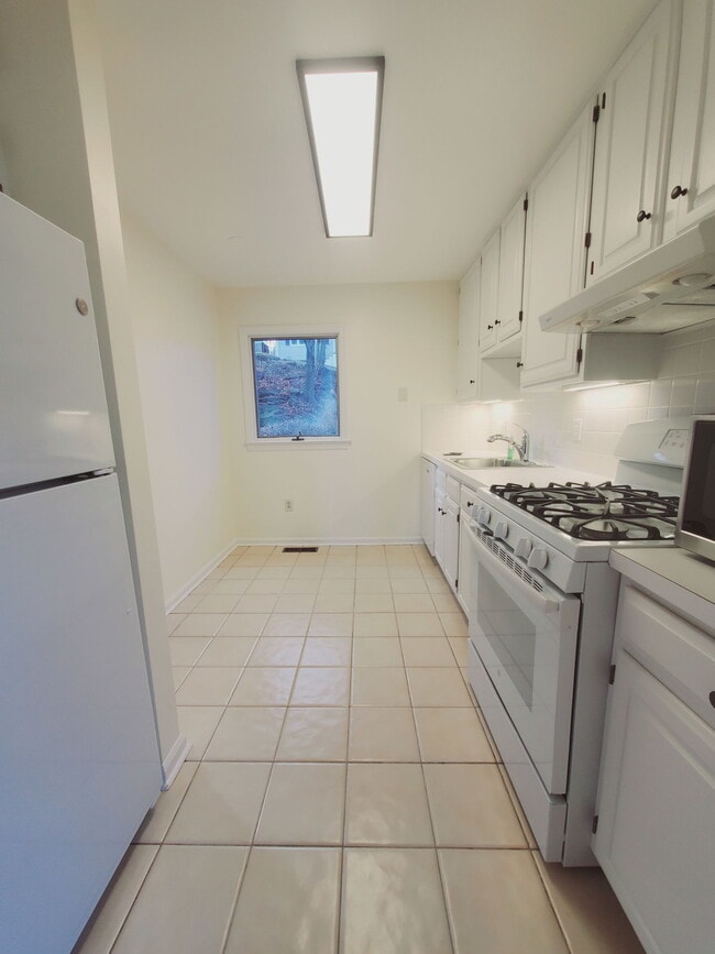 Foto del edificio - 57 Whitmore Ln