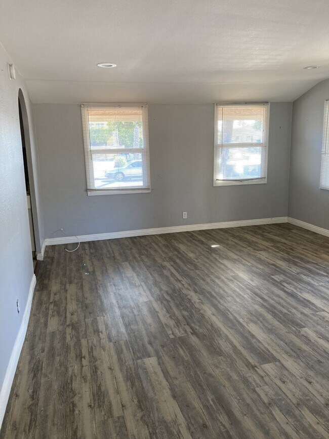 Building Photo - 3096 Roosevelt St